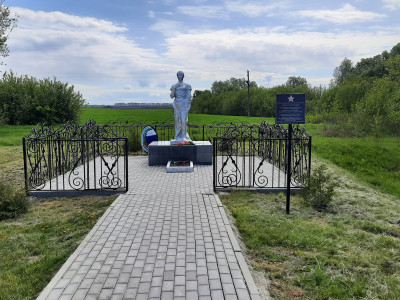 Братская могила воинов Советской Армии, погибших в феврале 1943 года.